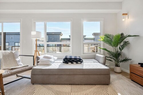 Air Conditioned 2 BR Executive Suite /w King Bed