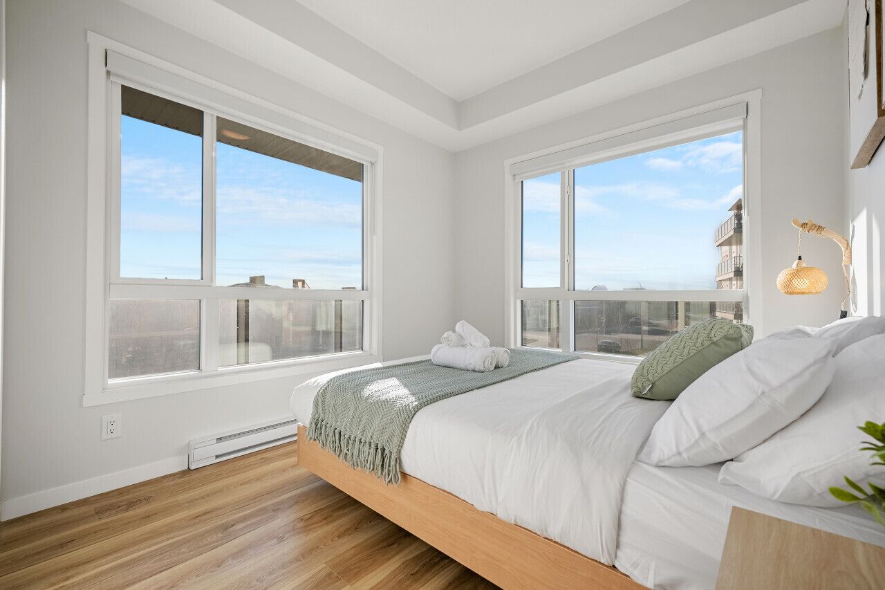 2 bedrooms, desk, iron/ironing board, travel cot