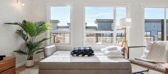 Air Conditioned 2 BR Luxury Suite /w King Bed