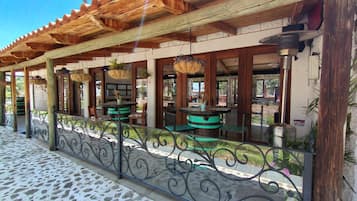 Daily cooked-to-order breakfast for a fee