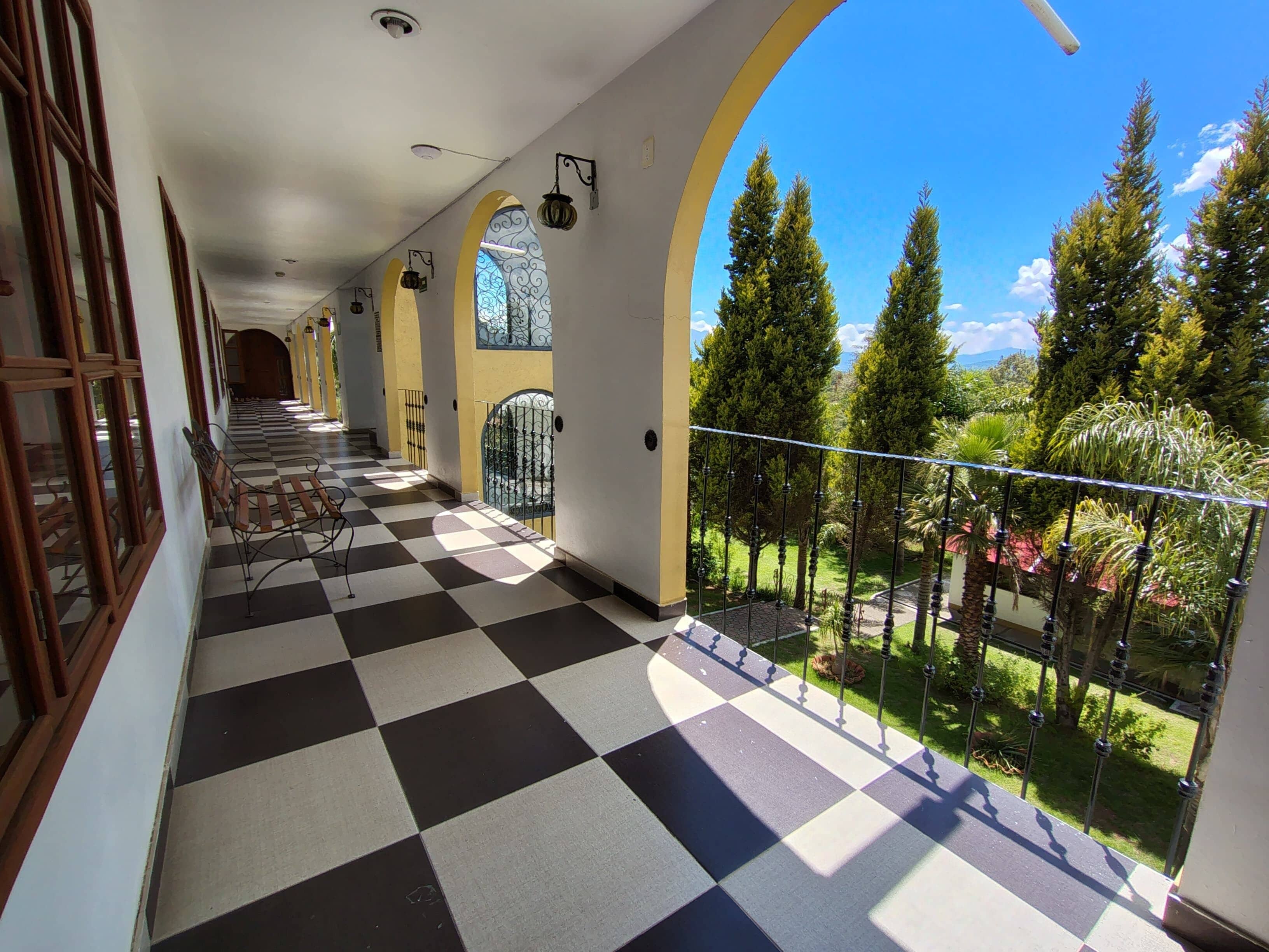 Pasillos con barandal