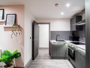 Private kitchen - Cosy Apartment in Bradford City Centre (Bradford)