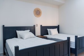 2 bedrooms, iron/ironing board, bed sheets - Luxury apartment in Mazatlan's Malecon with direct ocean view! - Alt 803 (Mazatlán)