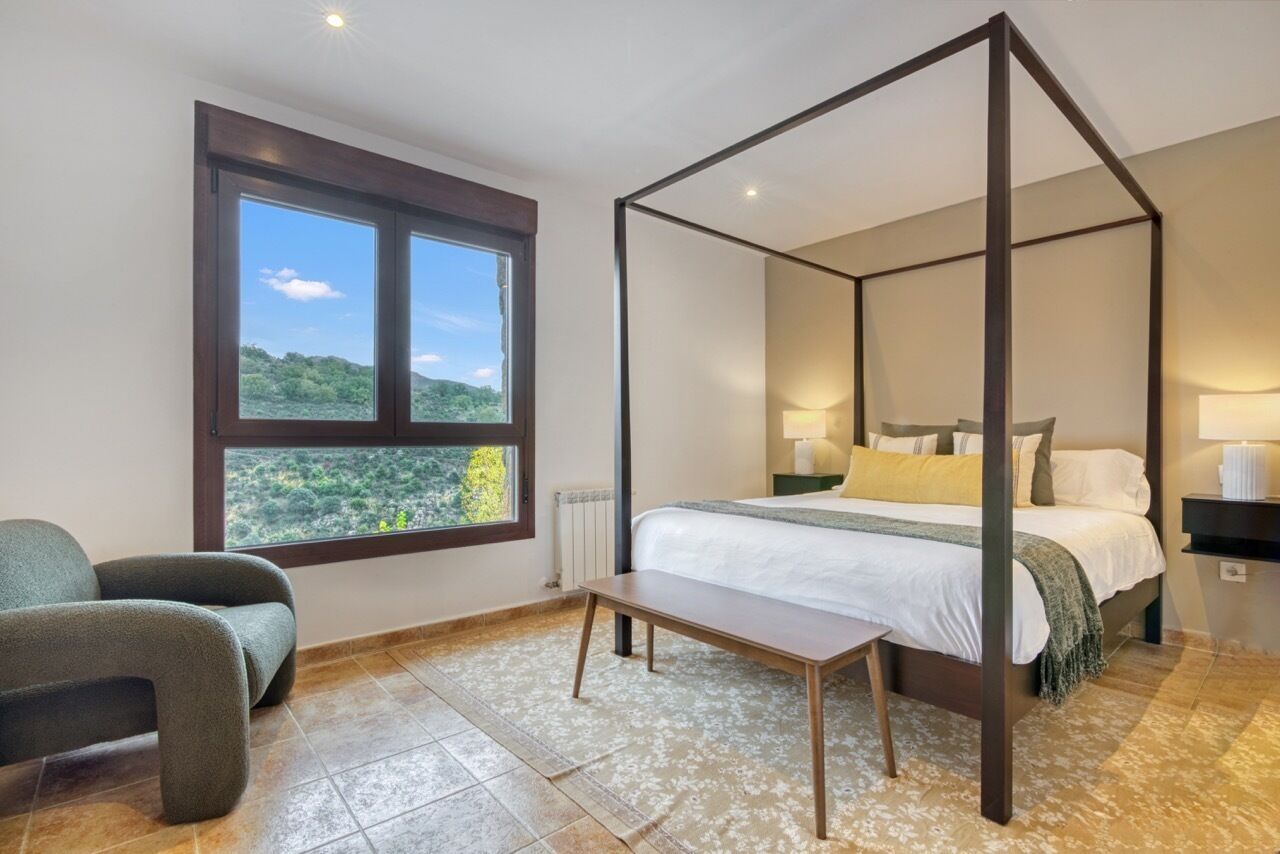 3 habitaciones, escritorio, tabla de planchar con plancha y wifi gratis 