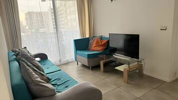 Departamento | Área de sala de estar | Smart TV de 32 pulgadas con canales digitales y Netflix