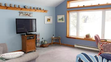 Smart-TV, Kamin, DVD-Player, Stereoanlage