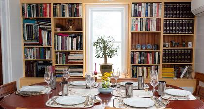 Charming Rustic Farmhouse in NS Wine & Ski Country, The Gaspereau Valley!