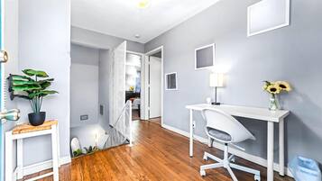 2 bedrooms, iron/ironing board, free WiFi, bed sheets