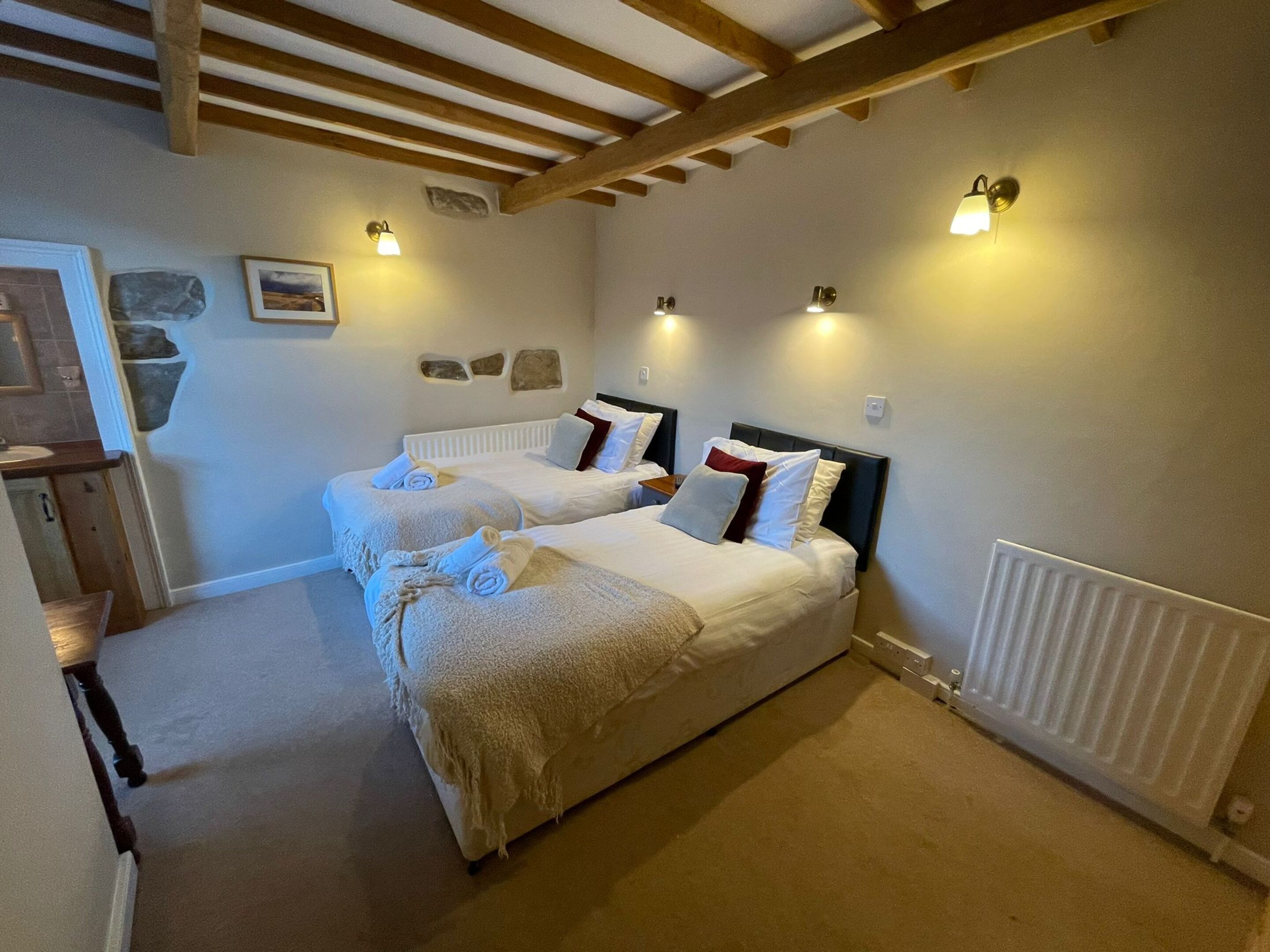 Standard Twin Room | Desk, free WiFi, bed sheets
