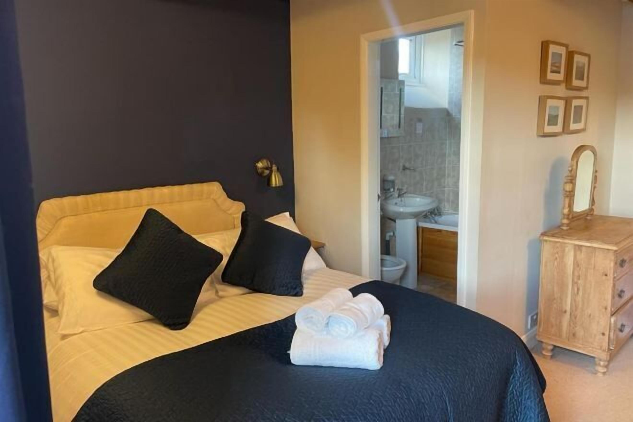 Työpöytä, ilmainen Wi-Fi, vuodevaatteet