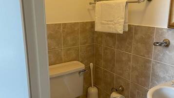 Shower, free toiletries, towels, toilet paper