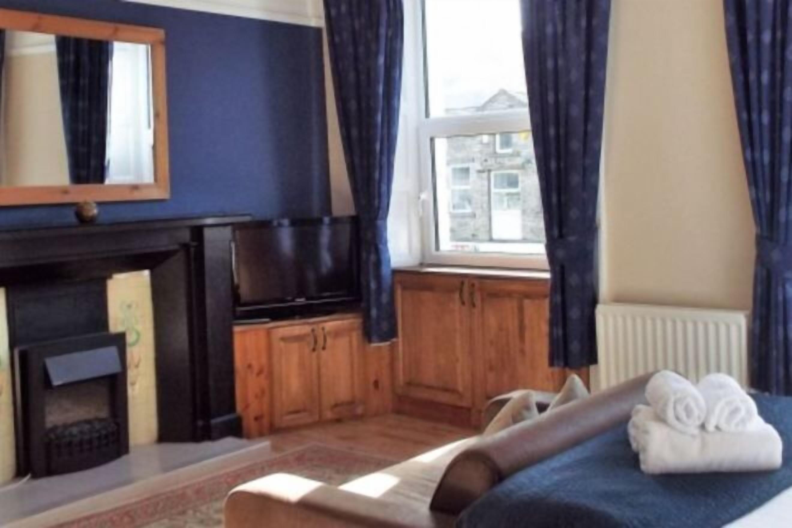 Työpöytä, ilmainen Wi-Fi, vuodevaatteet