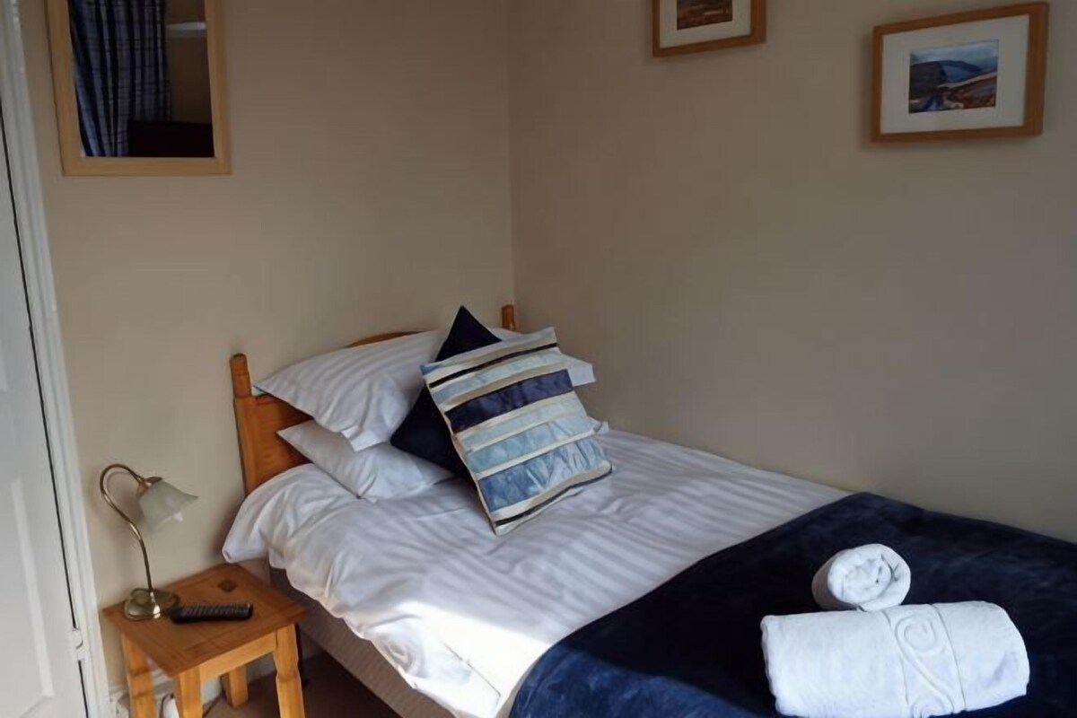 Desk, WiFi (free), bed sheets