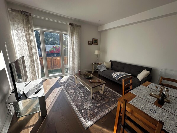 Smart TV, printers - Brand New 2 Storey Unit (Richmond Hill)