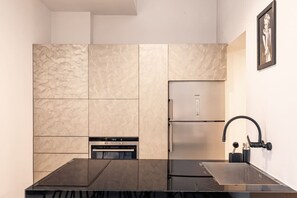 Réfrigérateur, four, plaque de cuisson, lave-vaisselle