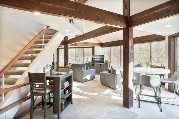 Interior - Hogan's Hideaway - A Golf Course Retreat! (Lake Ozark)