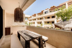 تناول الطعام بالخارج