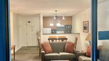 Televisión y chimenea