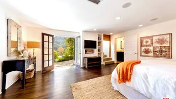 1 habitación, escritorio, tabla de planchar con plancha y wifi