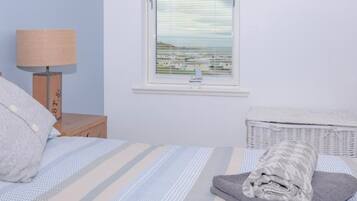 2 makuuhuonetta, silitysrauta/-lauta, vauvan matkasänky, ilmainen Wi-Fi