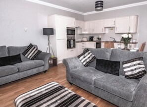 Smart TV, video games - SEASIDE SELF CATERING HOLIDAY TOWNHOUSE WITH EXCELLENT SEA VIEWS (Banff)