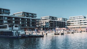 A waterfront property with modern architecture, featuring multiple levels and balconies. - Modern studio w/t wifi & parking (Kingston)