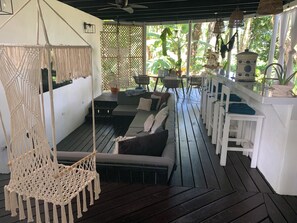 デラックス スタジオスイート 禁煙 | 客室ごとに異なる装飾、客室ごとに異なるインテリア、WiFi (無料)、ベッドシーツ