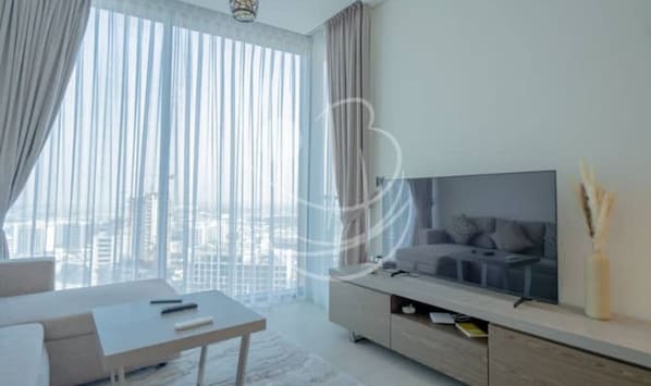 Books - Chic 1-bedroom apartment in pleasant Hartland Waves with AC, fitness room, WiFi (Dubai)