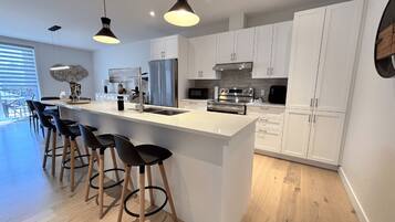 Microwave, oven, coffee/tea maker, toaster