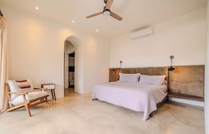 3 bedrooms, in-room safe, WiFi, bed sheets