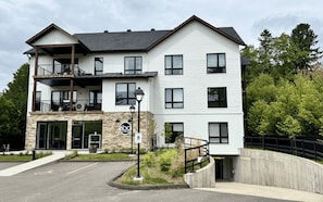 Exterior - Magnificent luxury condo located in Mont-Tremblant.<br>In the heart of the village (Mont-Tremblant)