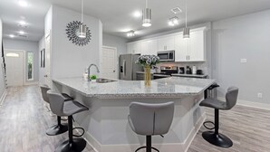 Private kitchen - Chic Modern Getaway: Indoor Basketball, Huge TVs, & Smart Living (Houston)