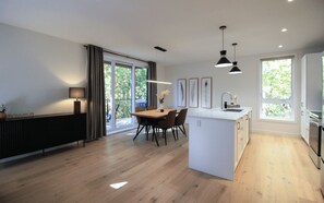 Mikrovågsugn, ugn, kaffe- och tebryggare och brödrost