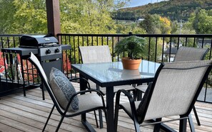 Outdoor dining - Magnificent luxury condo located in Mont-Tremblant.<br>In the heart of the village (Mont-Tremblant)