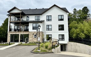 Exterior - Magnificent luxury condo located in Mont-Tremblant.<br>In the heart of the village (Mont-Tremblant)