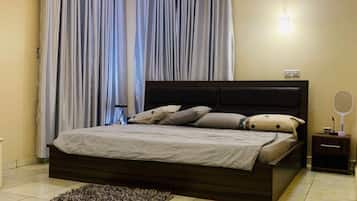 2 bedrooms, iron/ironing board