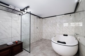 Deluxe Studio Suite, Lanai, City View | Free WiFi, bed sheets - Pousada Encantos de Socorro (Socorro)
