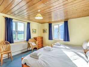 4 bedrooms, free WiFi, bed sheets