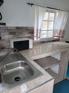 Fridge, microwave, stovetop, coffee/tea maker