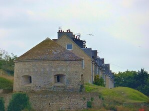 Exterior - La Tour Vauban - Vue sur le port (Port-en-Bessin-Huppain)