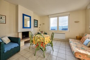 TV - La Tour Vauban - Vue sur le port (Port-en-Bessin-Huppain)