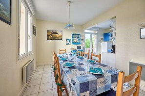 Dining - La Tour Vauban - Vue sur le port (Port-en-Bessin-Huppain)