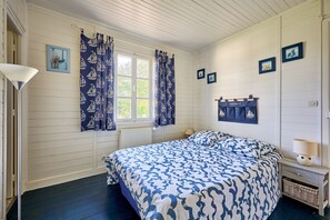 1 bedroom, iron/ironing board, free WiFi