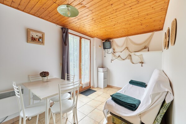 1 makuuhuone, silitysrauta/-lauta, ilmainen Wi-Fi