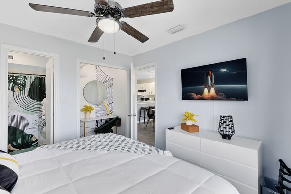 2 bedrooms, iron/ironing board, travel cot, free WiFi - *Space to unwind* NASA, Pool, BBQ, Gym, Games (Titusville)