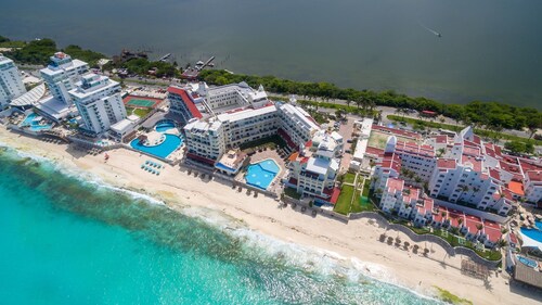 Just a few meters from the Caribbean Sea!