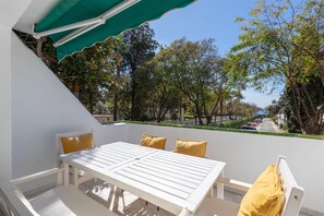 Outdoor dining - Lunamar - Apartment In Marbella. Free Wifi (Marbella)