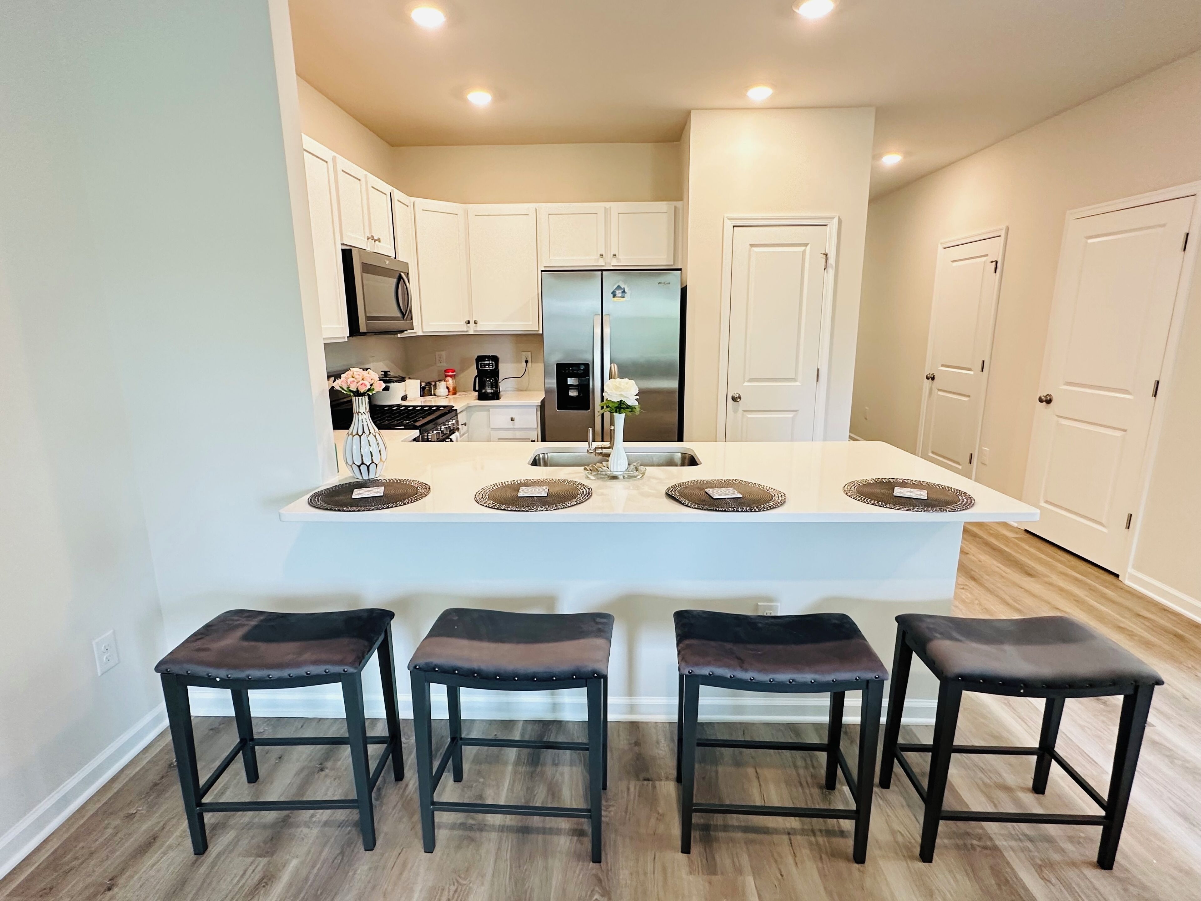 Réfrigérateur, micro-ondes, four, plaque de cuisson