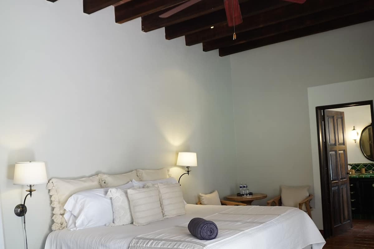 Luxury Studio Suite, Courtyard View | 1 bedroom, minibar, free WiFi