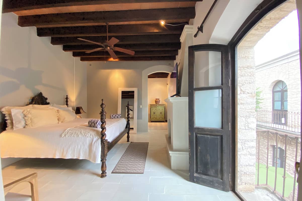 Presidential Studio Suite, Balcony, Courtyard View | 1 bedroom, minibar, free WiFi